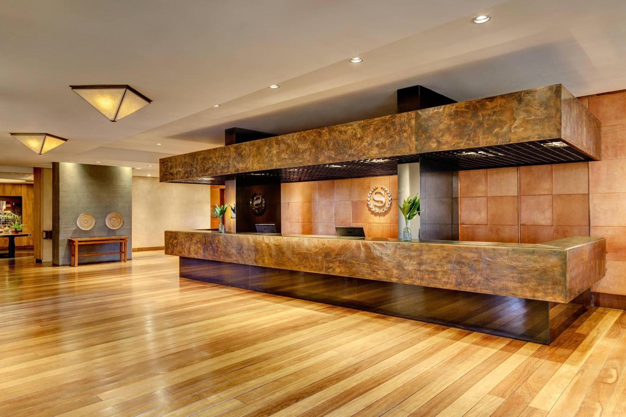 Sheraton Colonia Golf & Spa Resort Colonia del Sacramento Bagian luar foto The lobby of the hotel