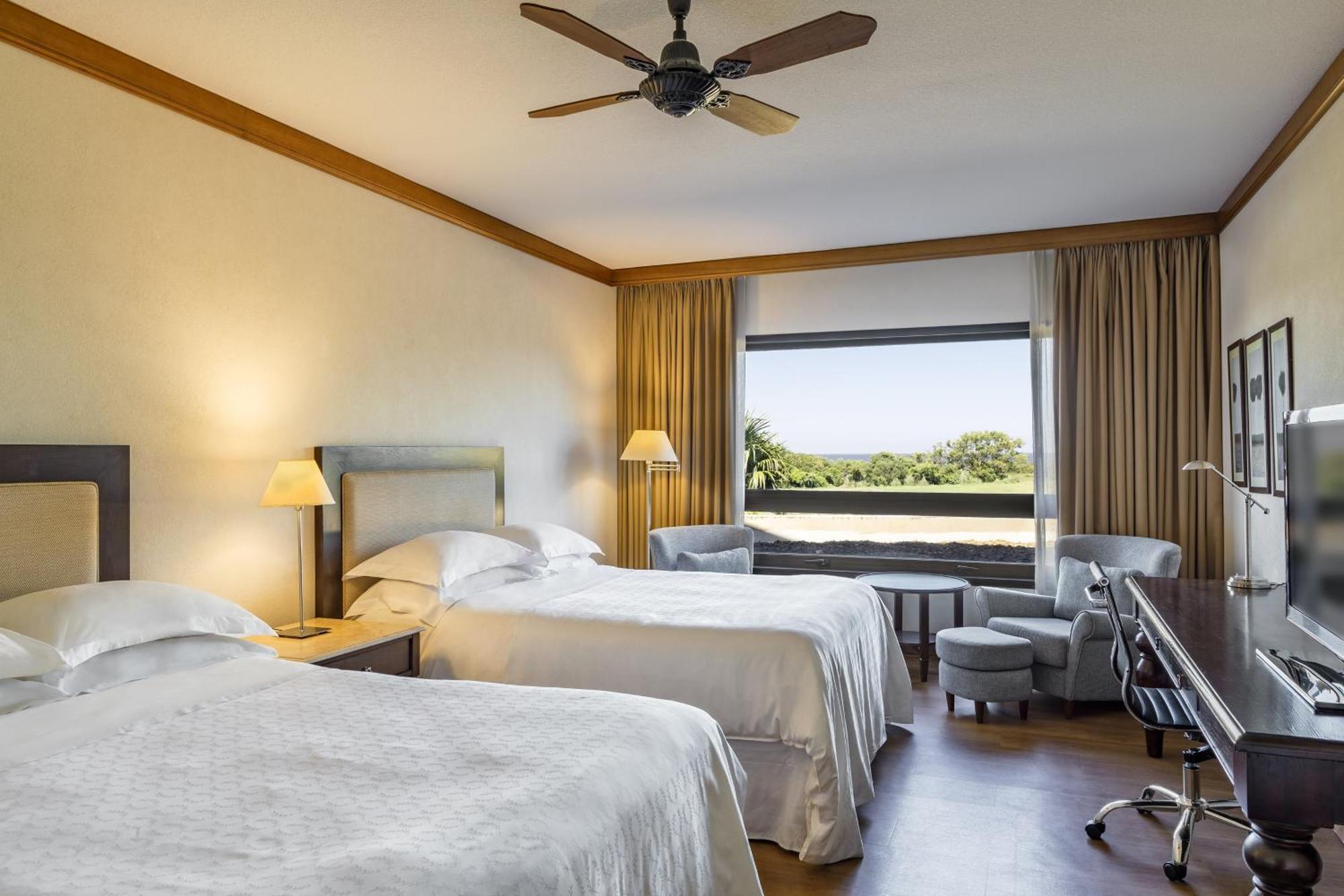Sheraton Colonia Golf & Spa Resort Colonia del Sacramento Bagian luar foto A room at the hotel